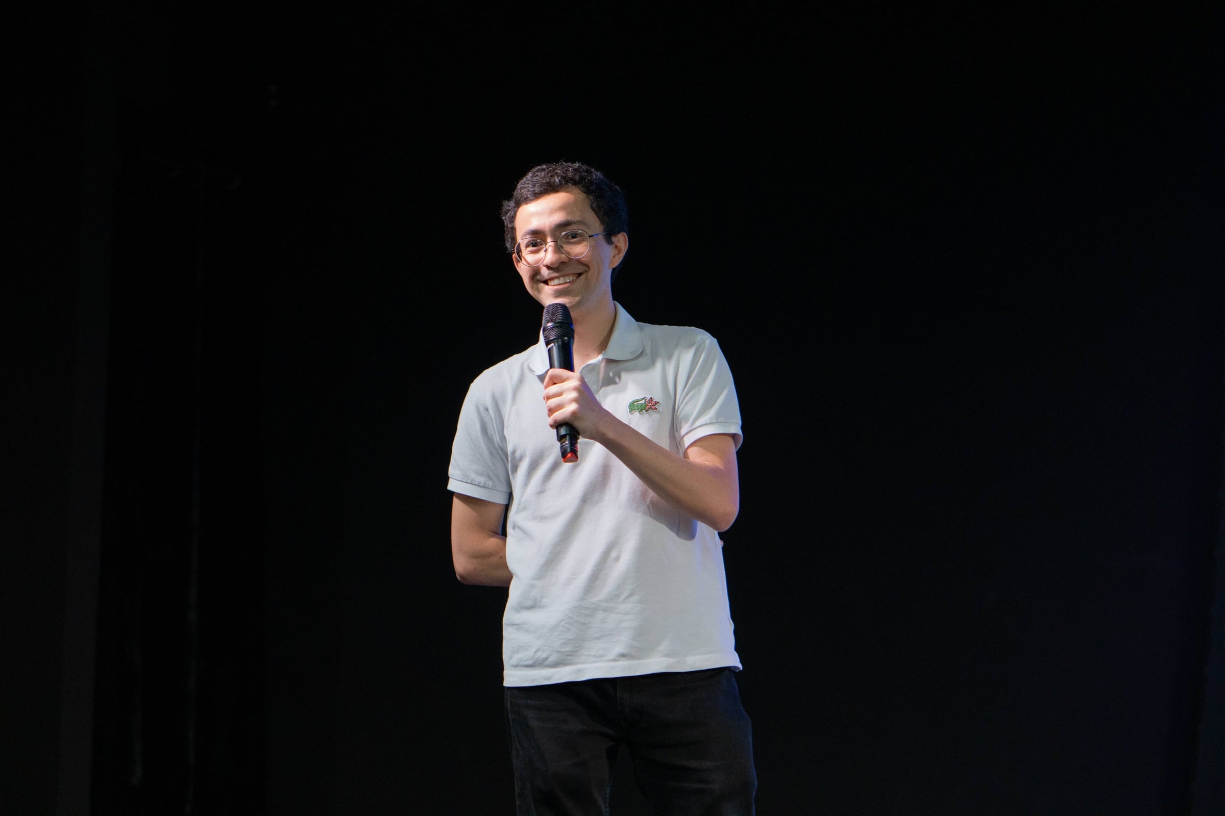 Mauricio Trabanino speaking on stage